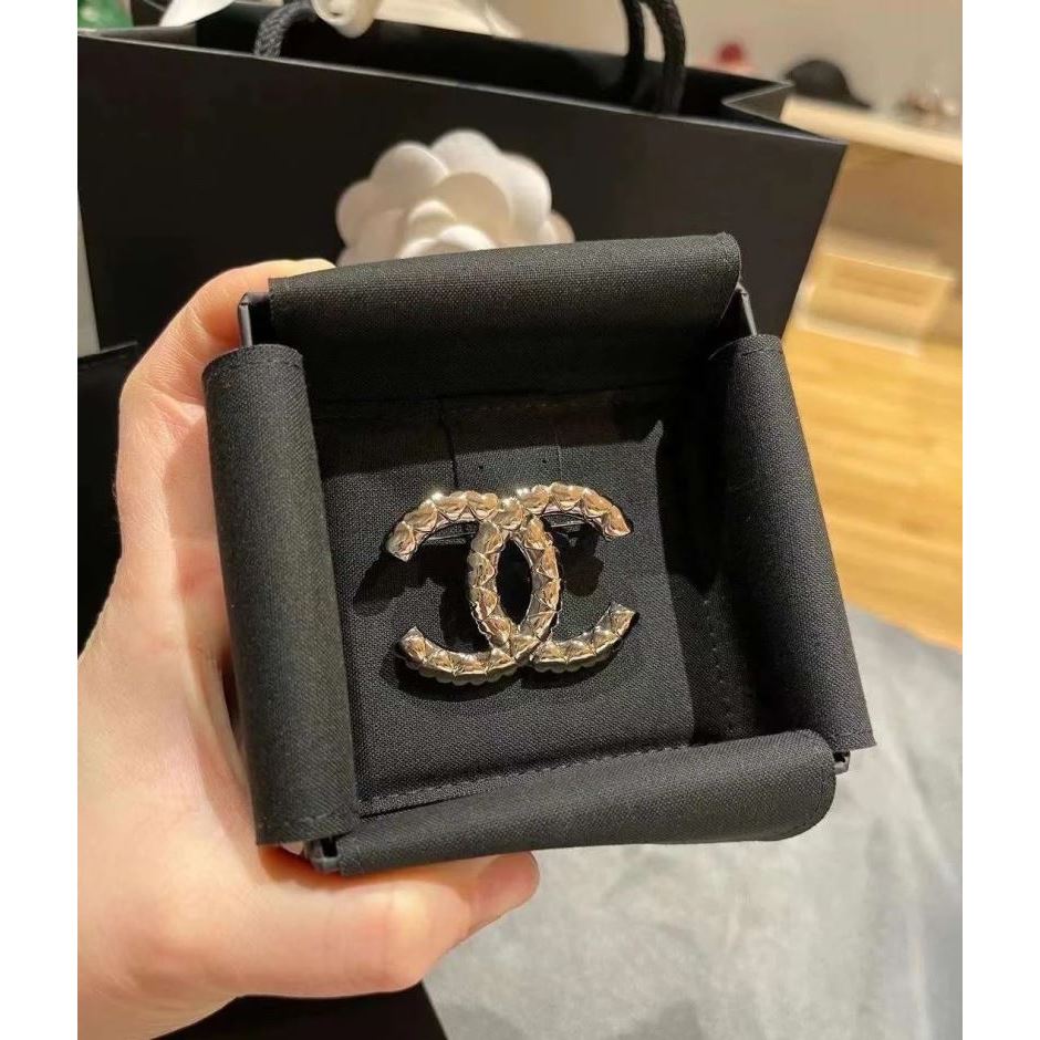 Chanel Brooches - Click Image to Close